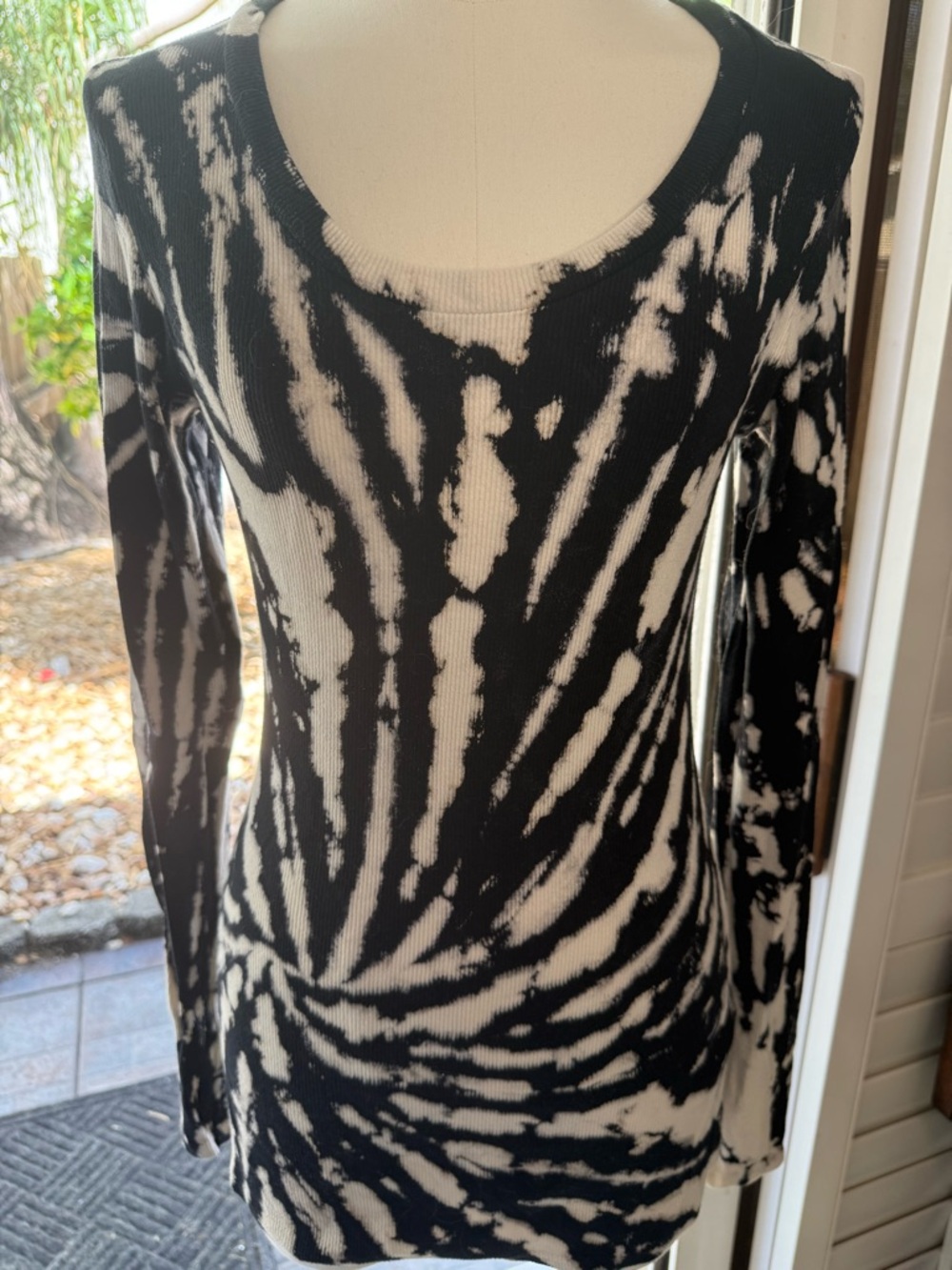Enti Long Sleeve Tie-Dye Ribbed Tee - Black & Cream